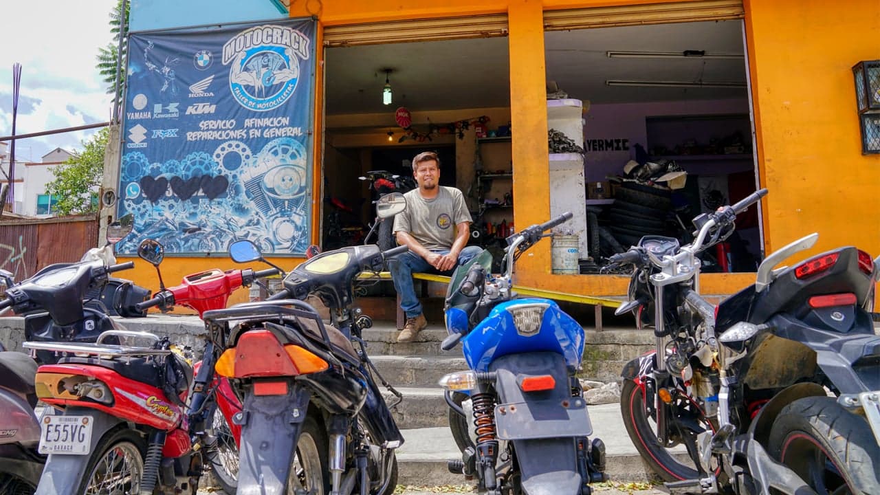 Mexico: Deaf-Run Motorcycle Repair