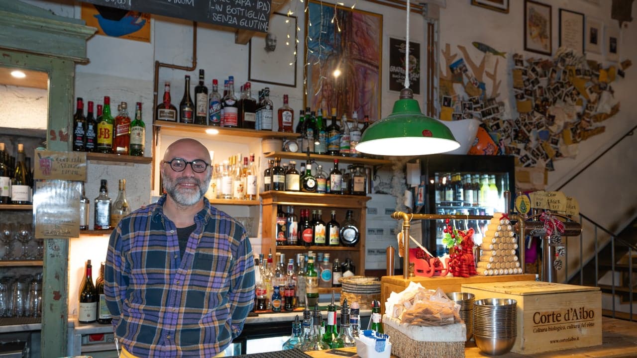 Italy: Senza Nome – Deaf-Owned Bar