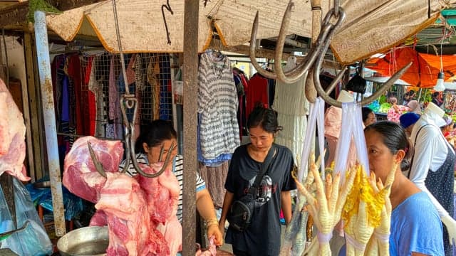 Cambodia: Deaf Food Vendor