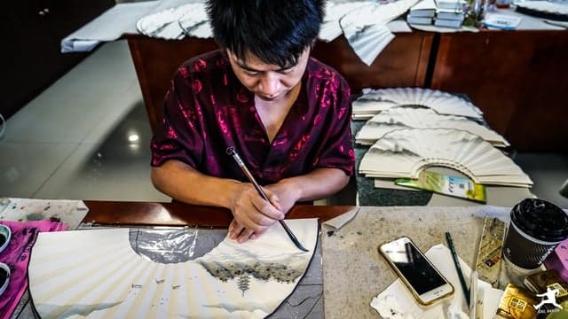 China: Deaf Hangzhou Fan Makers
