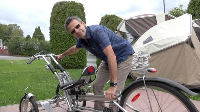 Quebec: Deaf Inventor and Artist  FRENCH SUBTITLES